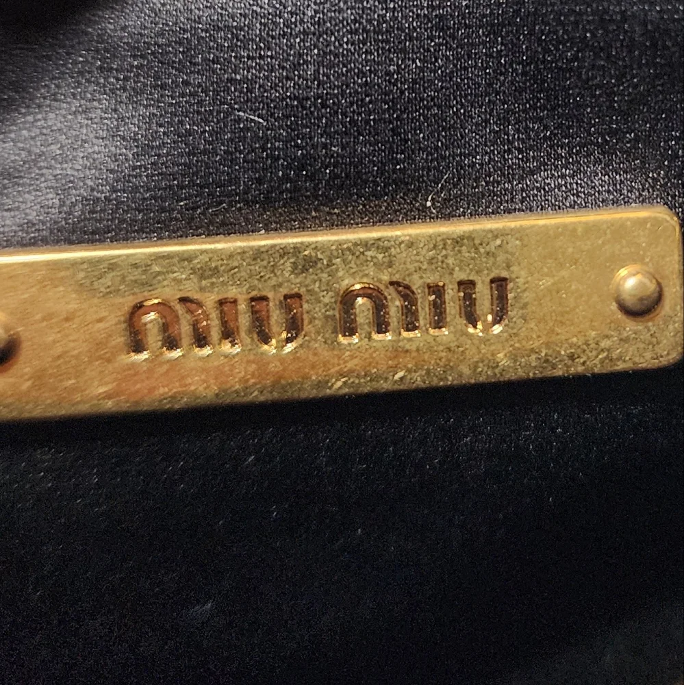 Miu Miu Pochette. Super puffy. - Picture 9 of 16